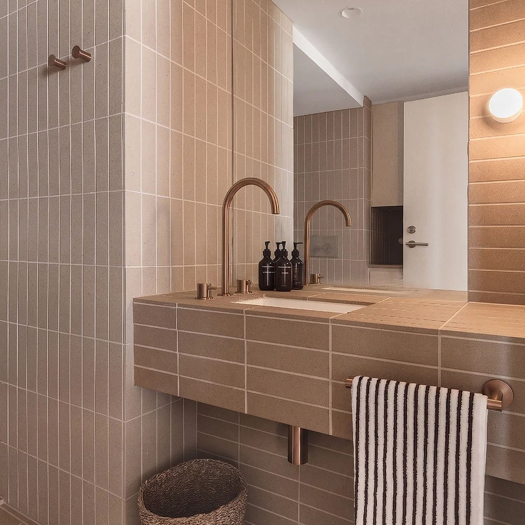 Elysian Hand Towel Holder